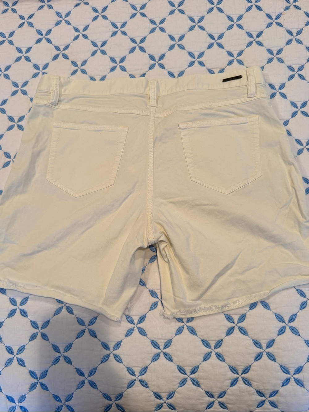 Carve Design Women’s cream colored super soft shorts - Picture 2 of 3